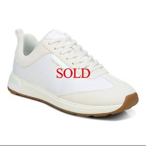 VIONIC | BREILYN SNEAKER | SIZE 91/2